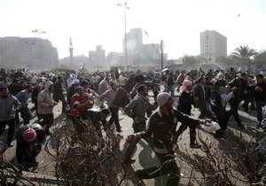 ТВ: У сторонников Мубарака обнаружили полицейские удостоверения
