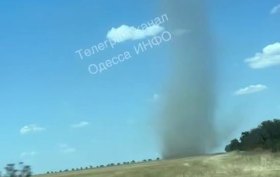 Вблизи трассы Київ-Одеса зафиксировали смерч