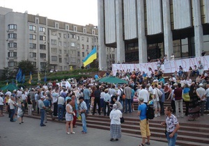 Активисты под Украинским домом сообщили об избиении одной из протестующих