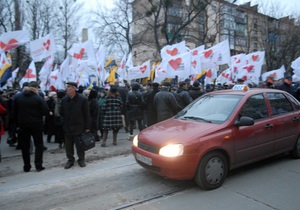 Около пяти тысяч участников акции Вставай Украина! перекрыли движение в Виннице