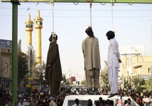В Иране двух мужчин приговорили к смертной казни за распитие алкоголя