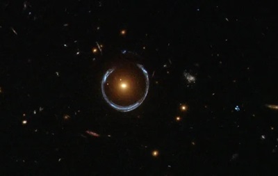 Астрономы обнаружили самую массивную черную дыру в истории