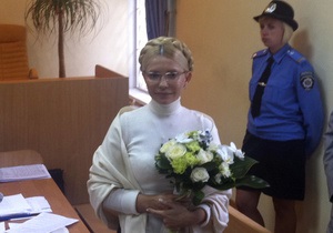 Священник УГКЦ освятил Тимошенко и зал Печерского райсуда