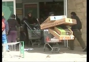В канун Конца Света в Аргентине сотни человек грабили супермаркеты