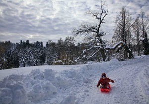 За минувшие сутки с киевских дорог убрали 7,5 тыс тонн снега