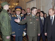 Путин  одобрил  форму от Юдашкина для военных