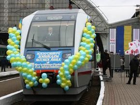 Во Львове запустили городской рельсовый автобус: Укрзалізниця подарила премьеру икону святой Юлии