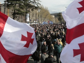 Грузинская оппозиция подключает регионы и будет митинговать до конца апреля