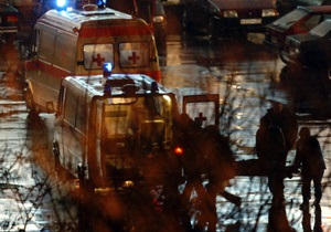 В Киеве внедорожник врезался в электроопору,  четыре человека госпитализированы