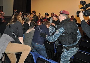 В Киеве пытались сорвать показ фильма Матч, задержаны около 20 националистов