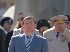 Луценко уволил двух милиционеров, которые избили и обокрали задержанного
