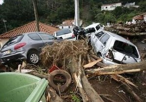 Жертвами наводнения на Мадейре стали уже 42 человека