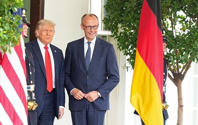 Мерц обсудил с Трампом его  мирный план 