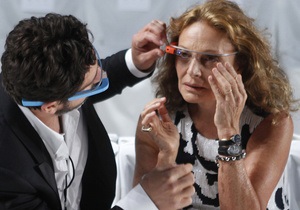 Фотогалерея: В моду со временем. Очки Google Glass дебютировали на New York Fashion Week