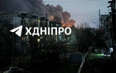 Атака РФ: Днепр после взрывов окутал черный дым