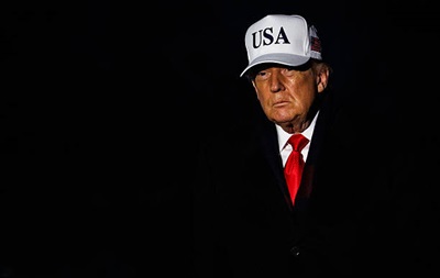 Новый опрос: рейтинг Трампа стремительно падает