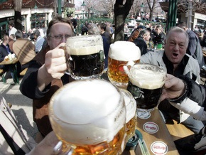 Депутаты предлагают запретить продажу и распитие пива крепостью более 0,5%
