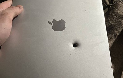 MacBook зберіг життя військовому, зупинивши уламок снаряда