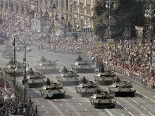 За военным парадом в Киеве наблюдали 40 тысяч человек