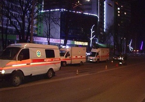 В Киеве машина скорой помощи сбила пешехода