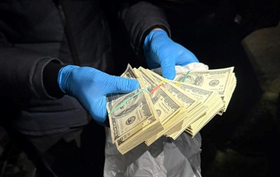 В Киеве мошенник требовал $100 тысяч у чиновника ТЦК