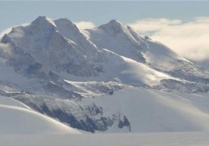 В Антарктике пропал французский вертолет с полярниками на борту