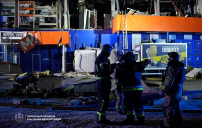 РФ атаковала Запорожье: разрушен Эпицентр