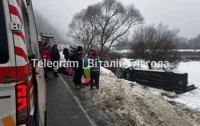 На Закарпатье перевернулся автобус с детьми