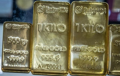 Цена золота рекордно выросла из-за слабого доллара