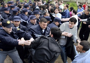 Празднование Дня полиции в Грузии завершилось столкновениями оппозиции со спецназом