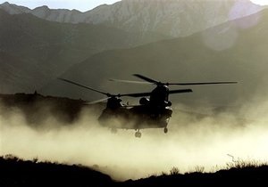 В Афганистане талибы обстреляли вертолет НАТО: двое погибших
