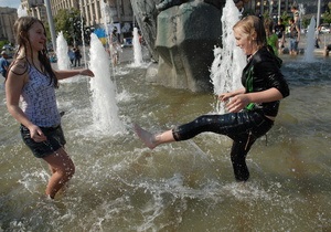 Врачи предупреждают, что в киевских фонтанах купаться опасно