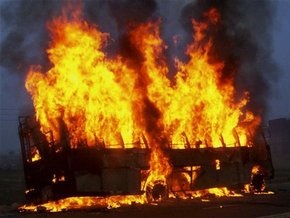 В Индии сгорел автобус с паломниками: 40 человек погибли