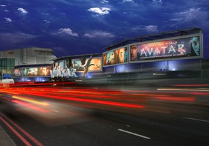 Рекламу фильма Аватар разместили на 60-метровом 3D-биллборде