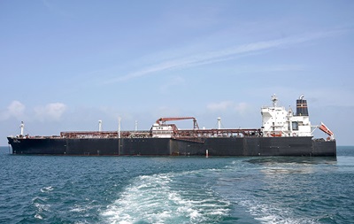 Саудовская нефть прорвалась через Ормузский пролив