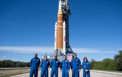 Впервые за 50 лет: астронавты NASA отправились к Луне