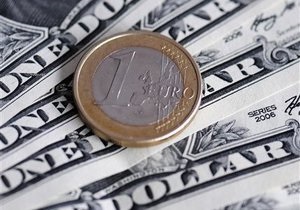 Межбанк: Доллар медленно снижается, евро растет на внешнем позитиве
