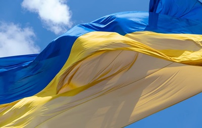 В Киеве приспустили главный флаг Украины