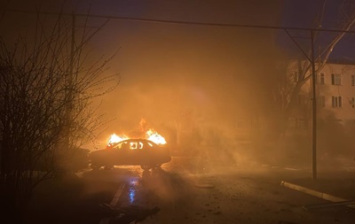 В Конотопе попало в многоэтажку, горит админздание