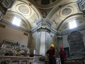 Итальянские католики могут ставить свечи в церкви через интернет