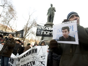 В Москве задержаны семеро участников акции в память о Маркелове и Бабуровой