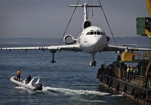 В Болгарии для привлечения туристов и дайверов в море затопили самолет