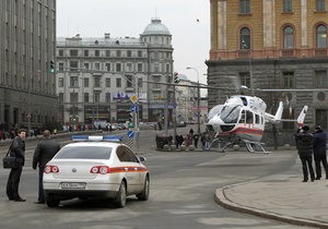 Из-за взрывов в метро в центре Москвы перекрыто движение транспорта