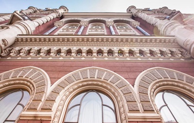 Нацбанк начал повышать курс гривны