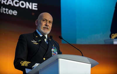 В НАТО заявили о  потоке оружия  США для Украины