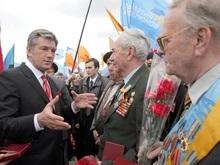 Ющенко попросил ветеранов жить как можно дольше