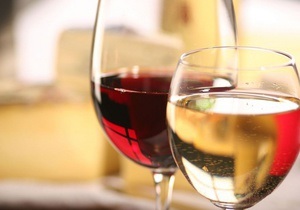 Употребляя красное вино, можно преодолеть тягу к сладкому