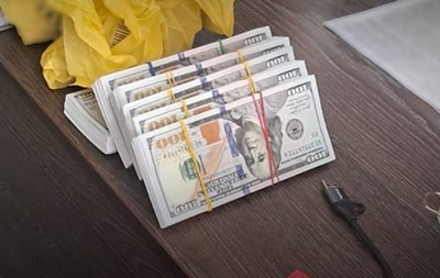 Двое сотрудников СБУ требовали взятку у бизнесмена