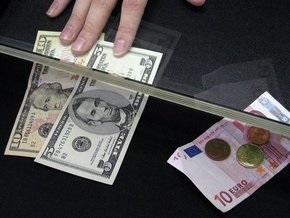 Падение гривны на межбанке: евро достигло 10,23 грн, доллар - 7,73 грн