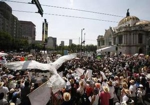 Более 85 тысяч мексиканцев вышли на марш в знак протеста против наркомафии